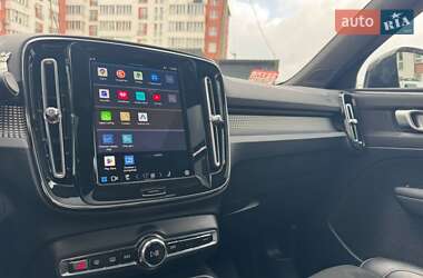 Внедорожник / Кроссовер Volvo XC40 2021 в 