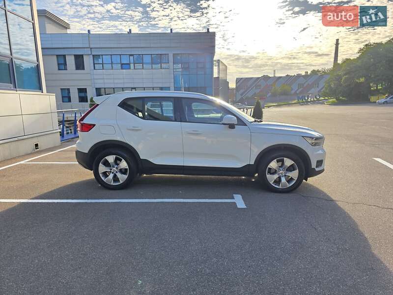 Внедорожник / Кроссовер Volvo XC40 2018 в Киеве