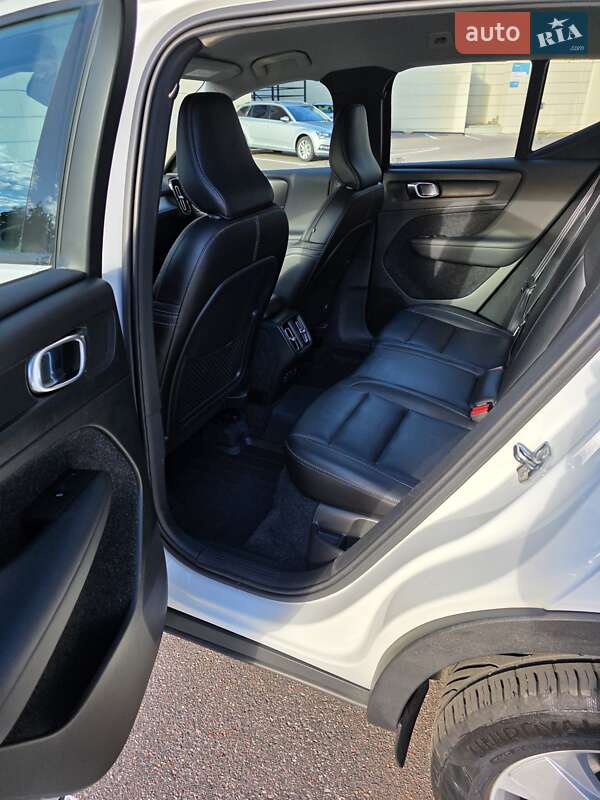 Внедорожник / Кроссовер Volvo XC40 2018 в Киеве