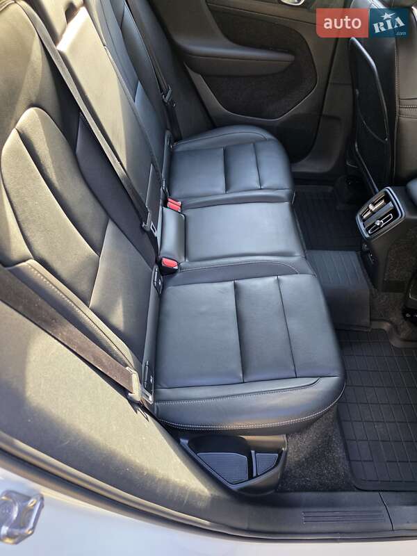 Внедорожник / Кроссовер Volvo XC40 2018 в Киеве