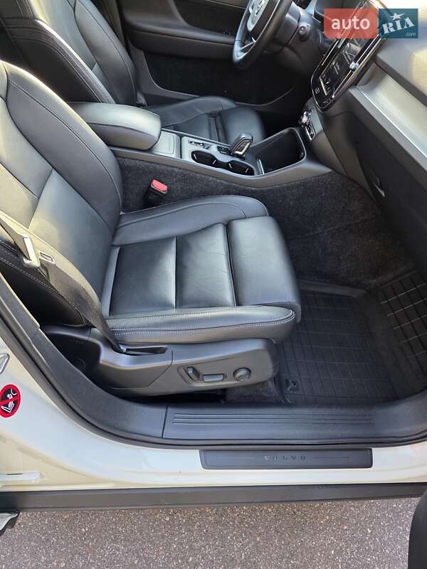 Внедорожник / Кроссовер Volvo XC40 2018 в Киеве