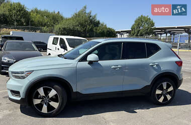 Внедорожник / Кроссовер Volvo XC40 2018 в 