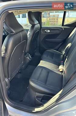 Внедорожник / Кроссовер Volvo XC40 2018 в 