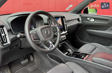 Внедорожник / Кроссовер Volvo XC40 2022 в 