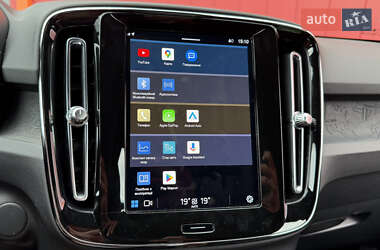 Внедорожник / Кроссовер Volvo XC40 2022 в 