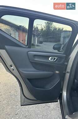 Внедорожник / Кроссовер Volvo XC40 2020 в 