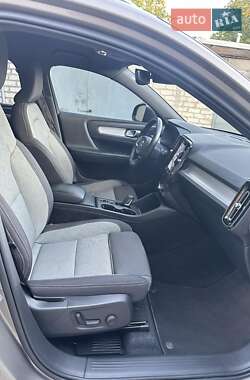 Внедорожник / Кроссовер Volvo XC40 2020 в 