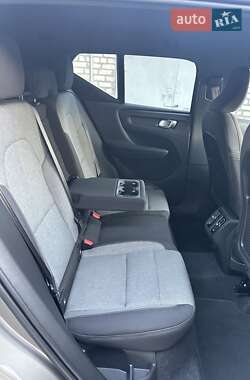 Внедорожник / Кроссовер Volvo XC40 2020 в 
