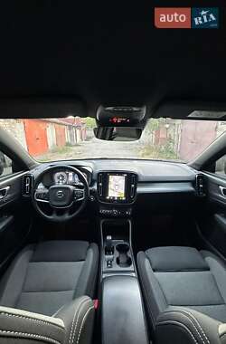 Внедорожник / Кроссовер Volvo XC40 2020 в 