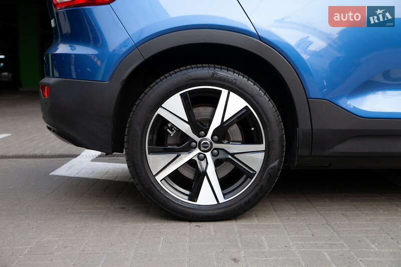 Внедорожник / Кроссовер Volvo XC40 2021 в Киеве
