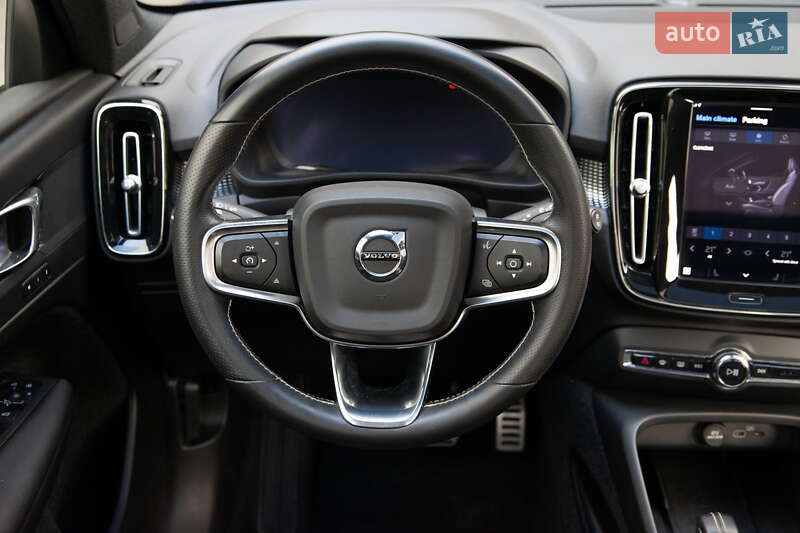 Внедорожник / Кроссовер Volvo XC40 2021 в Киеве