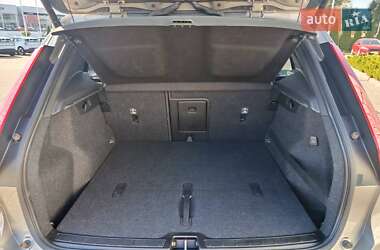 Внедорожник / Кроссовер Volvo XC40 2020 в 