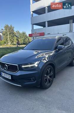 Внедорожник / Кроссовер Volvo XC40 2018 в 