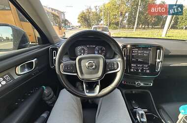 Внедорожник / Кроссовер Volvo XC40 2018 в 