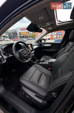 Внедорожник / Кроссовер Volvo XC40 2021 в 