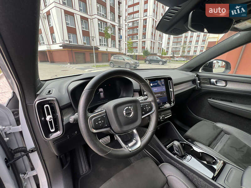Внедорожник / Кроссовер Volvo XC40 2021 в Ивано-Франковске