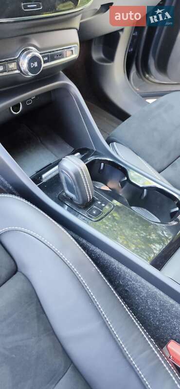 Позашляховик / Кросовер Volvo XC40 2021 в Мукачевому