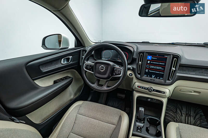 Внедорожник / Кроссовер Volvo XC40 2019 в Киеве