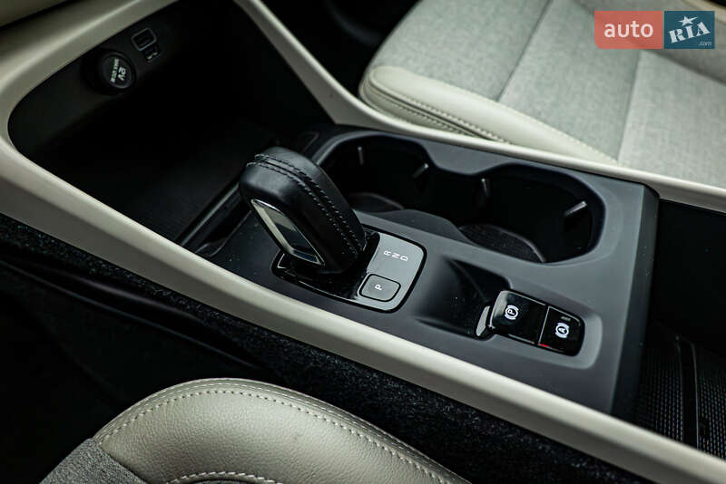 Внедорожник / Кроссовер Volvo XC40 2019 в Киеве