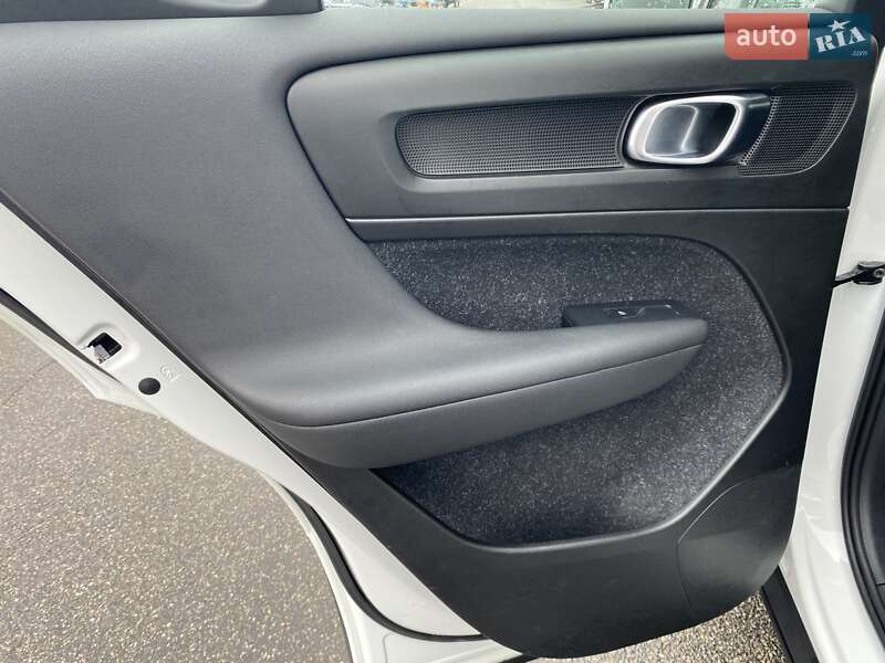 Позашляховик / Кросовер Volvo XC40 2019 в Києві фото 14 Позашляховик / Кросовер Volvo XC40 2019 в Києві