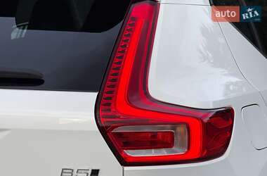 Внедорожник / Кроссовер Volvo XC40 2024 в 