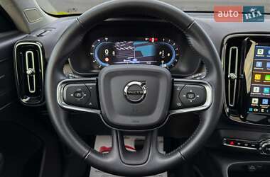 Внедорожник / Кроссовер Volvo XC40 2024 в 