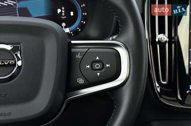 Внедорожник / Кроссовер Volvo XC40 2024 в 