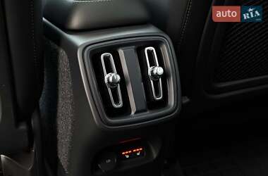 Внедорожник / Кроссовер Volvo XC40 2024 в 