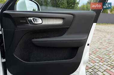 Внедорожник / Кроссовер Volvo XC40 2024 в 
