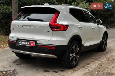 Внедорожник / Кроссовер Volvo XC40 2018 в 