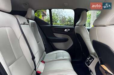 Внедорожник / Кроссовер Volvo XC40 2018 в 