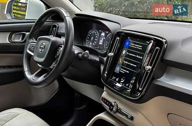 Внедорожник / Кроссовер Volvo XC40 2018 в 