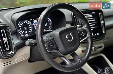 Внедорожник / Кроссовер Volvo XC40 2018 в 