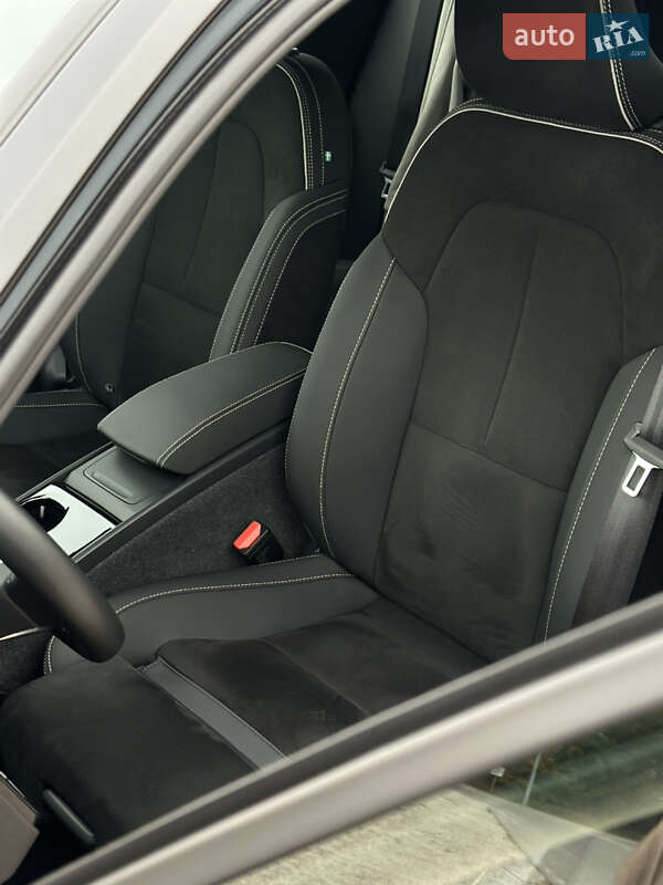 Внедорожник / Кроссовер Volvo XC40 2023 в Днепре