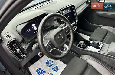 Внедорожник / Кроссовер Volvo XC40 2022 в 