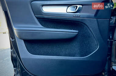 Внедорожник / Кроссовер Volvo XC40 2020 в 