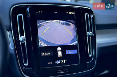 Внедорожник / Кроссовер Volvo XC40 2020 в 