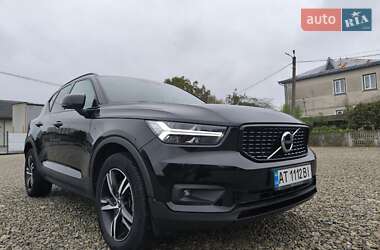 Позашляховик / Кросовер Volvo XC40 2018 в 