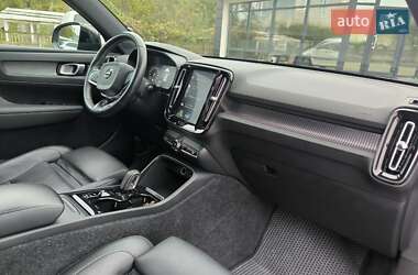 Позашляховик / Кросовер Volvo XC40 2018 в 