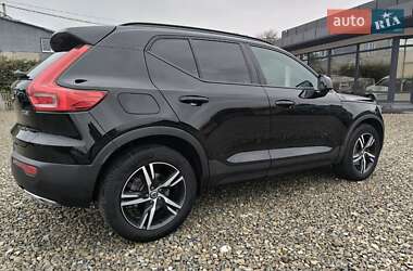 Позашляховик / Кросовер Volvo XC40 2018 в 