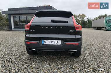 Позашляховик / Кросовер Volvo XC40 2018 в 