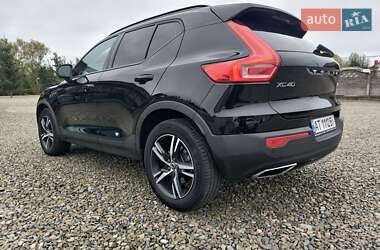 Позашляховик / Кросовер Volvo XC40 2018 в 