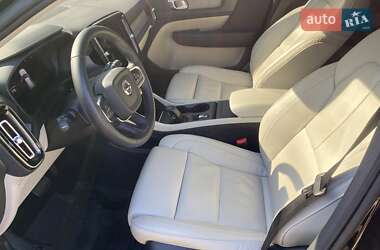 Внедорожник / Кроссовер Volvo XC40 2022 в 