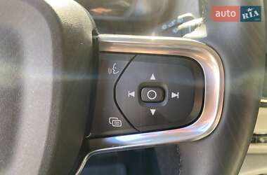 Внедорожник / Кроссовер Volvo XC40 2022 в 