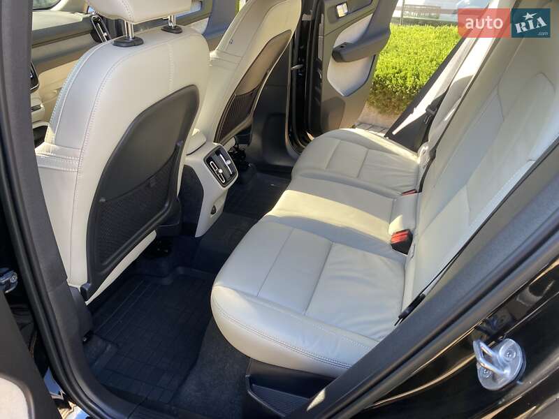 Внедорожник / Кроссовер Volvo XC40 2022 в Одессе