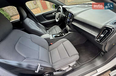 Внедорожник / Кроссовер Volvo XC40 2024 в 