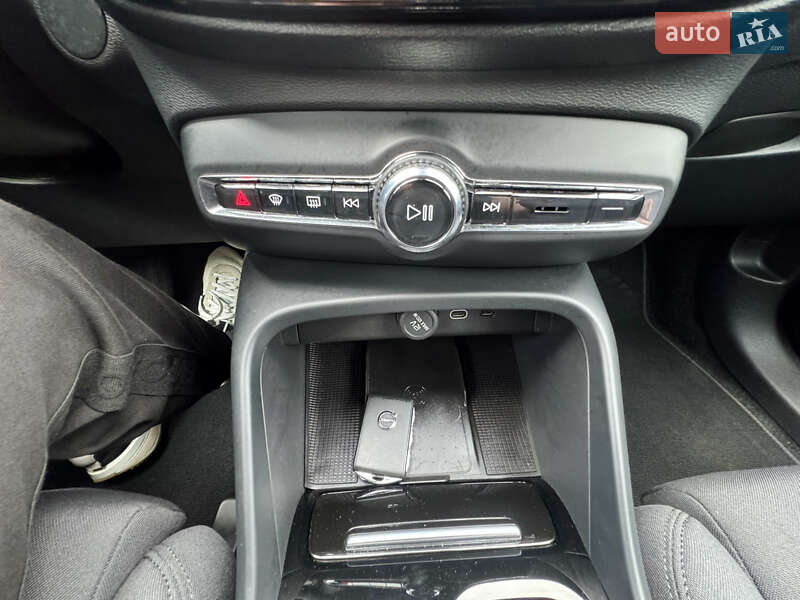 Позашляховик / Кросовер Volvo XC40 2024 в Рівному фото 32 Позашляховик / Кросовер Volvo XC40 2024 в Рівному