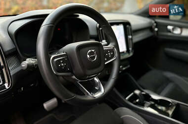 Внедорожник / Кроссовер Volvo XC40 2021 в 