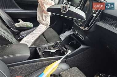 Позашляховик / Кросовер Volvo XC40 2018 в 
