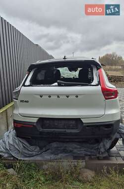 Позашляховик / Кросовер Volvo XC40 2018 в 
